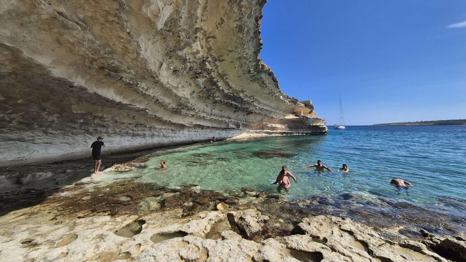 koupani pod utesem